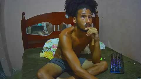 Snapshot of skinnylatinman chatting on December 4, 7:44 am Skinny Latin Man online show from December 4, 7:44 am