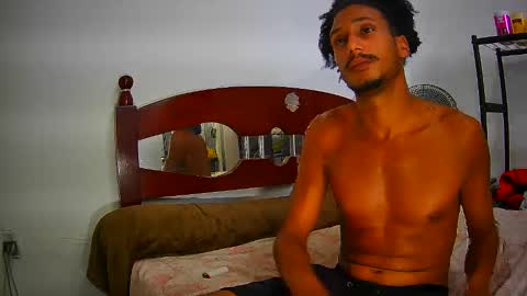Snapshot of skinnylatinman chatting on February 17, 3:55 pm Skinny Latin Man online show from February 17, 3:55 pm