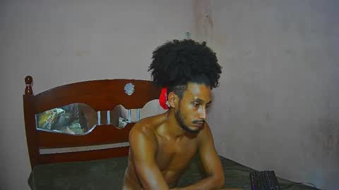 Snapshot of skinnylatinman chatting on December 3, 11:18 am Skinny Latin Man online show from December 3, 11:18 am