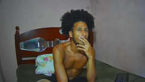 Snapshot of skinnylatinman chatting on December 4, 9:40 pm Skinny Latin Man online show from December 4, 9:40 pm