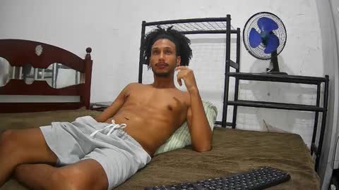 Snapshot of skinnylatinman chatting on September 30, 9:47 pm Skinny Latin Man online show from September 30, 9:47 pm