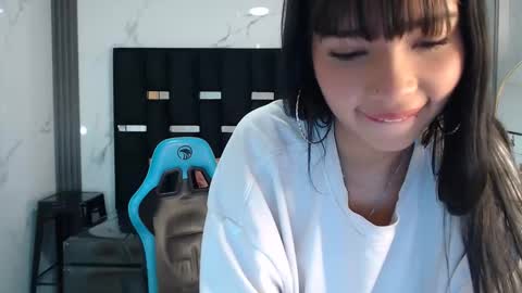 sky_sweet_a online show from December 16, 1:50 pm