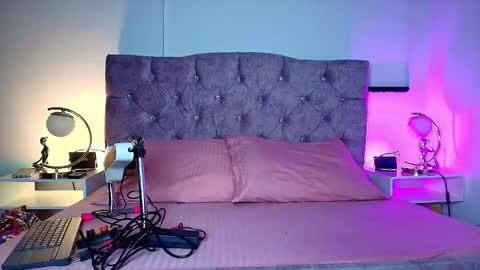 skye moore online show from November 24, 7:12 pm