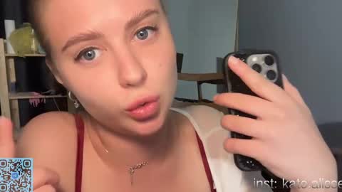 Skye online show from March 27, 7:48 pm