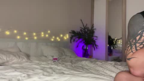 GARRY AND SOPHIA online show from December 26, 8:11 pm