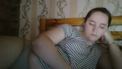 skyressie333 online show from February 15, 8:51 pm