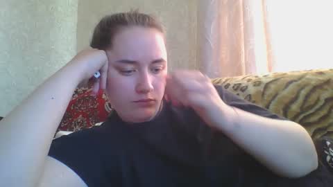 skyressie333 online show from April 19, 6:36 am