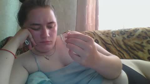 skyressie333 online show from July 2, 5:56 am