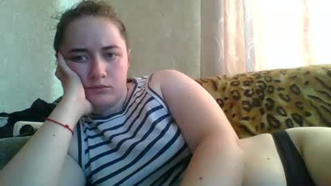 skyressie333 online show from July 29, 5:40 am