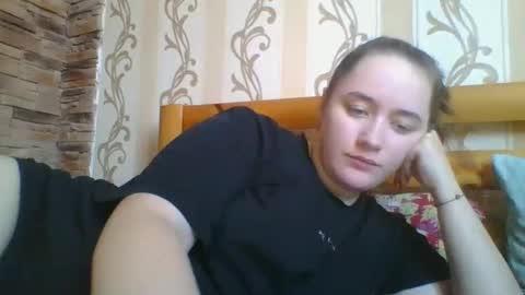 skyressie333 online show from February 1, 6:32 am