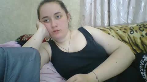 skyressie333 online show from April 1, 6:49 pm