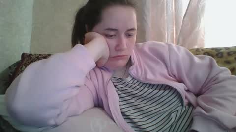 skyressie333 online show from April 16, 6:24 am