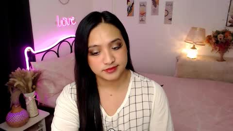 Queen Cyrine online show from November 18, 4:54 pm