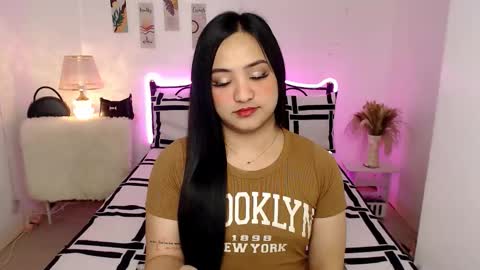 Queen Cyrine online show from January 6, 2:59 am