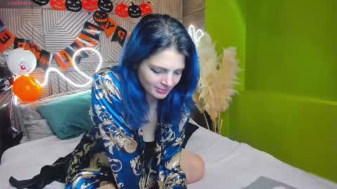 Snapshot of slayq777 chatting on October 22, 8:54 pm Emilia online show from October 22, 8:54 pm