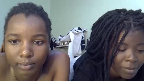 sleciah online show from December 18, 8:42 am