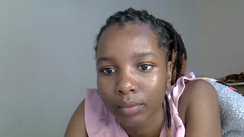 sleciah online show from November 25, 9:19 am