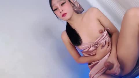 slutnextdoor28 online show from April 15, 1:47 pm