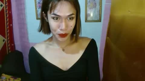 Snapshot of slutqueen_raz chatting on October 22, 10:40 am Raz online show from October 22, 10:40 am