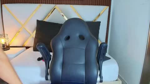 sluttyysucker_ online show from March 24, 12:11 pm