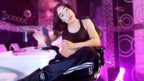 Small Hot19 online show from April 9, 10:32 am