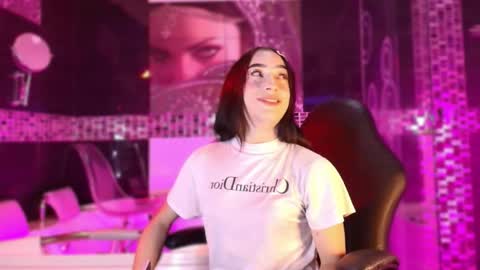 Small Hot19 online show from March 17, 10:09 am