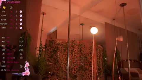 Mia online show from September 26, 5:37 am