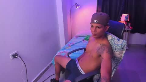 snak_master1 online show from November 25, 11:58 pm