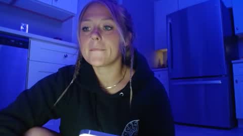 sneakyalicek online show from October 1, 1:05 am