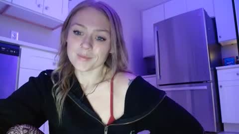 sneakyalicek online show from February 24, 6:00 pm