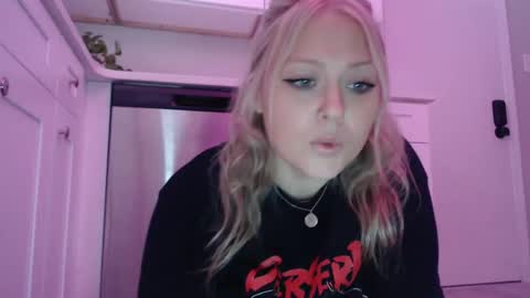 sneakyalicek online show from December 2, 9:01 pm