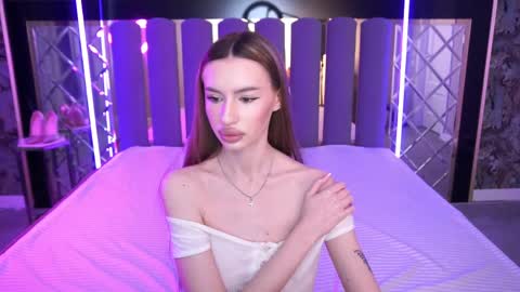 snow_whiteeex online show from May 3, 5:46 am
