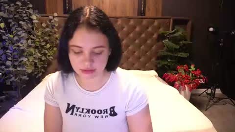 snowwhite_bella online show from July 17, 7:38 pm