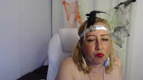 soffi_hott online show from November 1, 12:33 am