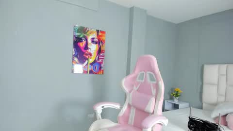 sofia__salazar online show from February 7, 12:30 pm