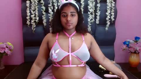Snapshot of sofia_hernandeez_ chatting on March 2, 6:37 am Sofi online show from March 2, 6:37 am