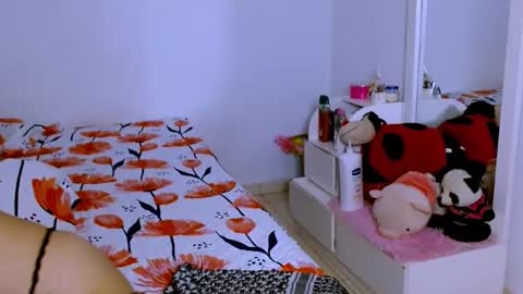 Snapshot of sofia_mark20 chatting on February 17, 11:43 pm Sofia online show from February 17, 11:43 pm