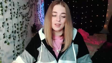 sofia_rosemary online show from September 30, 1:54 pm