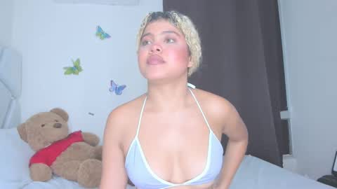 sofiacastillo01 online show from March 25, 9:10 pm