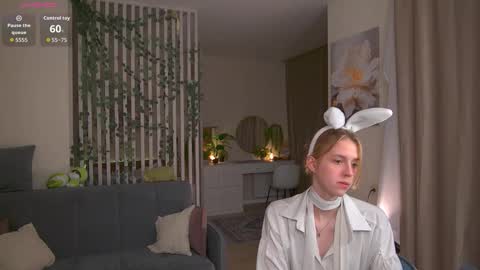 Snapshot of sofiapure18 chatting on October 16, 6:07 pm Sofia Help me overcome shynes with 100 thumbs up online show from October 16, 6:07 pm