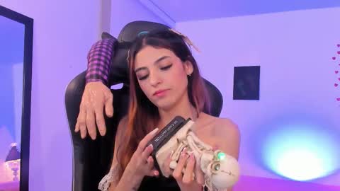 Sofia  Help me reach 5K followers  online show from October 1, 8:41 pm