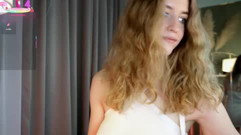 softdreamer_ online show from November 5, 10:50 am