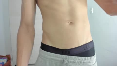sola_enzo online show from June 2, 5:42 am