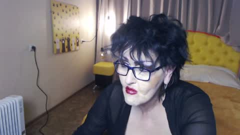 sondrariddle online show from March 25, 10:05 pm