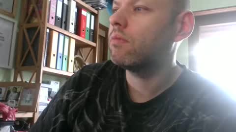 Tom online show from March 1, 2:54 pm