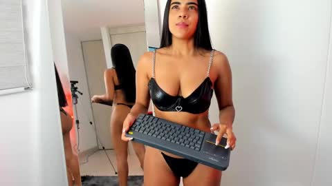 Snapshot of sophia_owens_2 chatting on March 5, 5:40 am sophia_owens_2 online show from March 5, 5:40 am