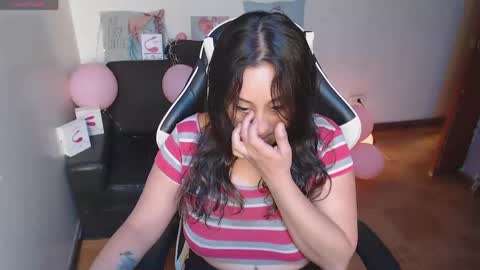 sophiaa_vega_ online show from May 7, 6:58 pm