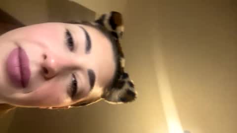 sophiaferrario online show from November 8, 9:29 pm