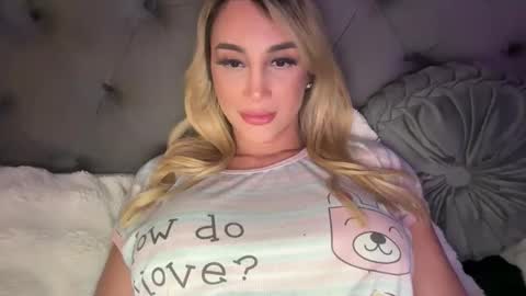 sophiagrcc online show from November 24, 6:12 am