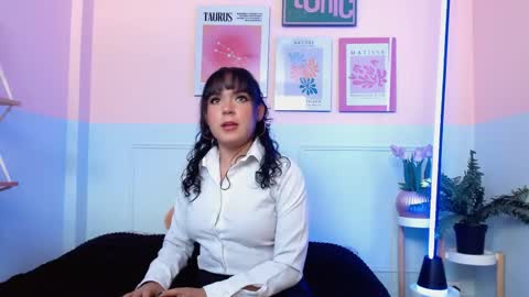 Sophie  online show from May 6, 2:01 pm